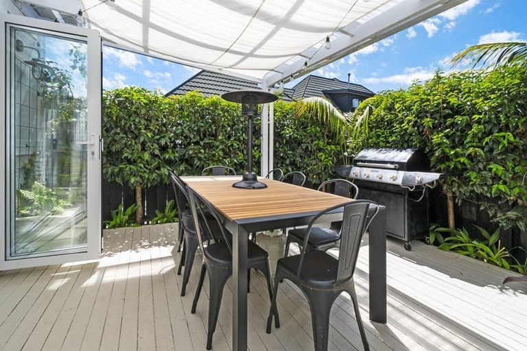 Photo of property in 17 Phoenix Avenue, Hokowhitu, Palmerston North, 4410