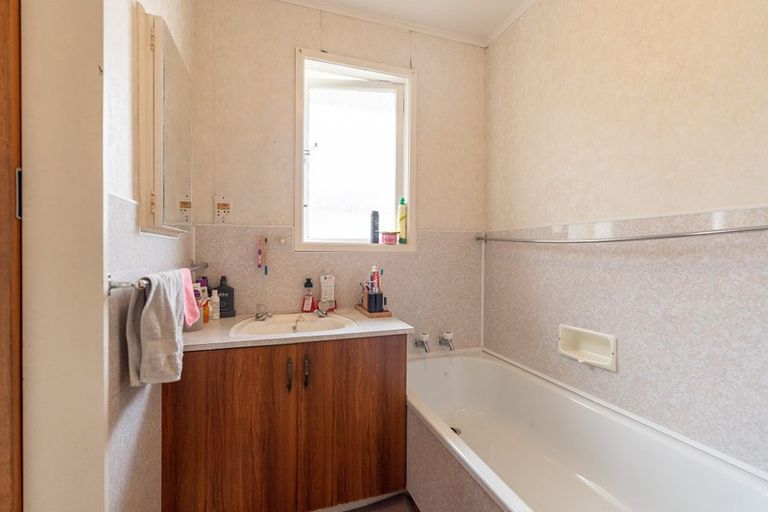 Photo of property in 72 Lethbridge Street, Feilding, 4702