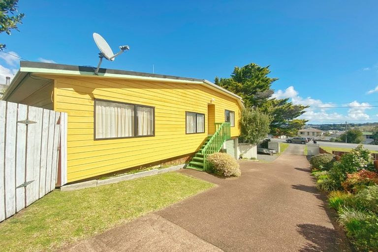 Photo of property in 2/717 East Coast Road, Browns Bay, Auckland, 0630