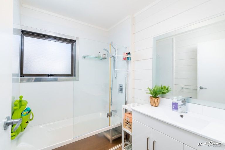 Photo of property in 19 Turon Crescent, Totara Park, Upper Hutt, 5018