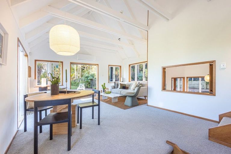 Photo of property in 27 Rosecamp Road, Beach Haven, Auckland, 0626