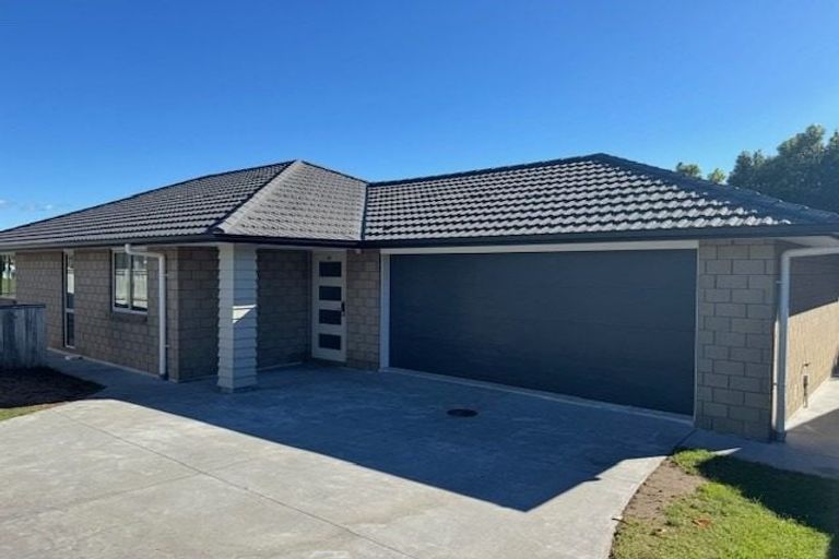 Photo of property in 12 Richardson Road, Omokoroa, 3114