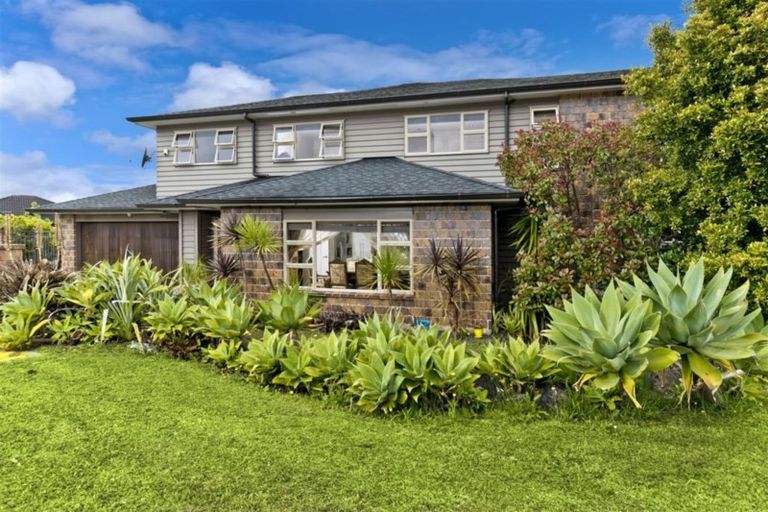 Photo of property in 1 Stow Place, Henderson, Auckland, 0612