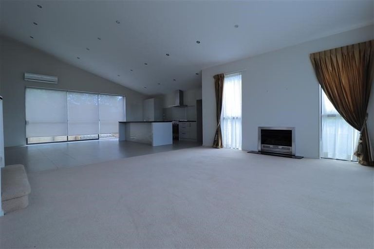 Photo of property in 32 Leburn Crescent, Flat Bush, Auckland, 2016