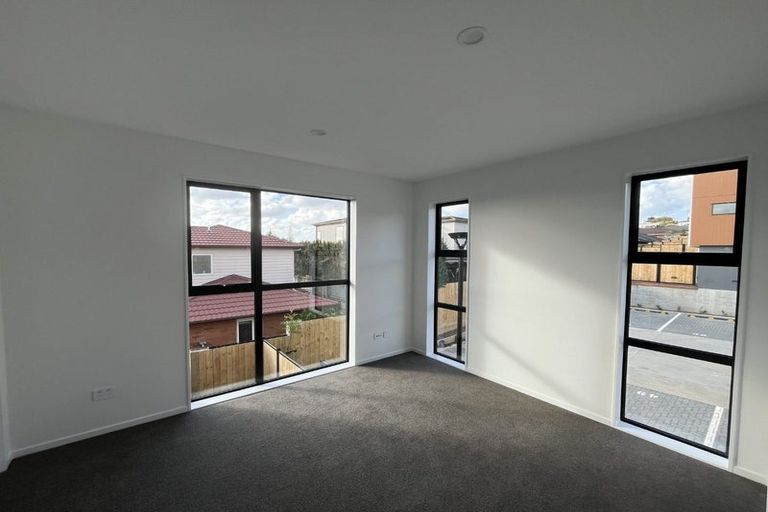 Photo of property in 43 Raupeti Lane, Henderson, Auckland, 0612