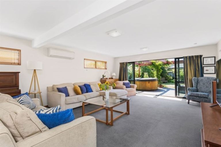 Photo of property in 7 Meadowcroft Lane, Harewood, Christchurch, 8051