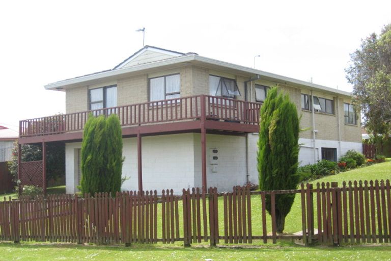 Photo of property in 25 Moncrieff Avenue, Clendon Park, Auckland, 2103
