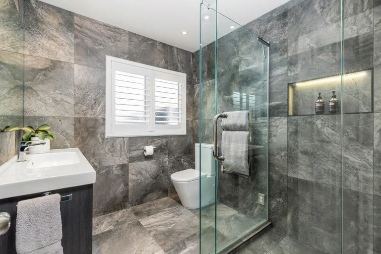 Photo of property in 17 Te Wharau Drive, Greenhithe, Auckland, 0632