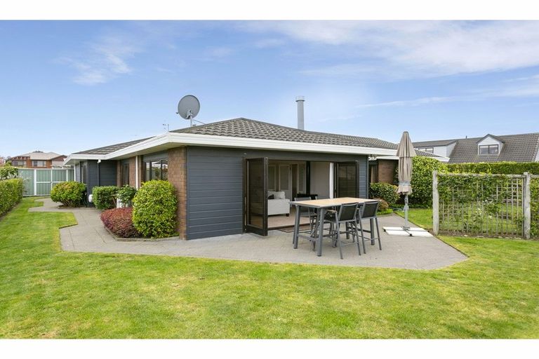 Photo of property in 2/77 Harvey Street, Waipahihi, Taupo, 3330
