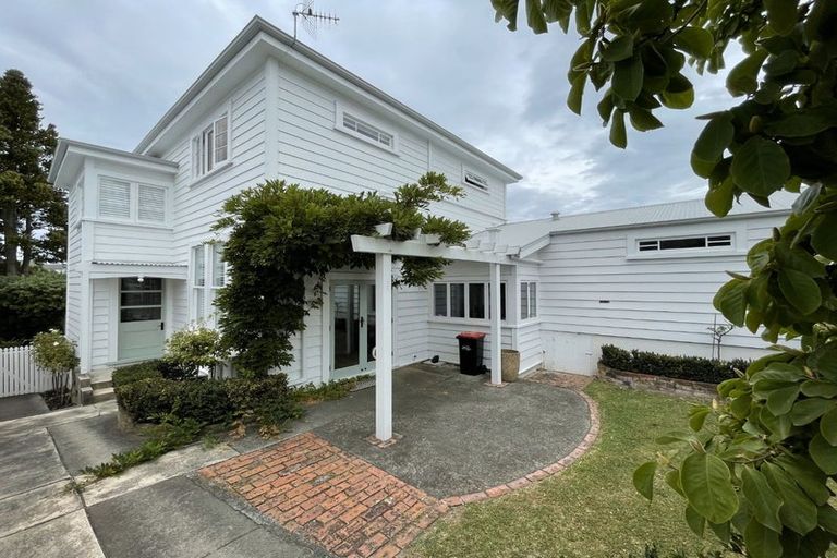 Photo of property in 11 Colenso Avenue, Hospital Hill, Napier, 4110