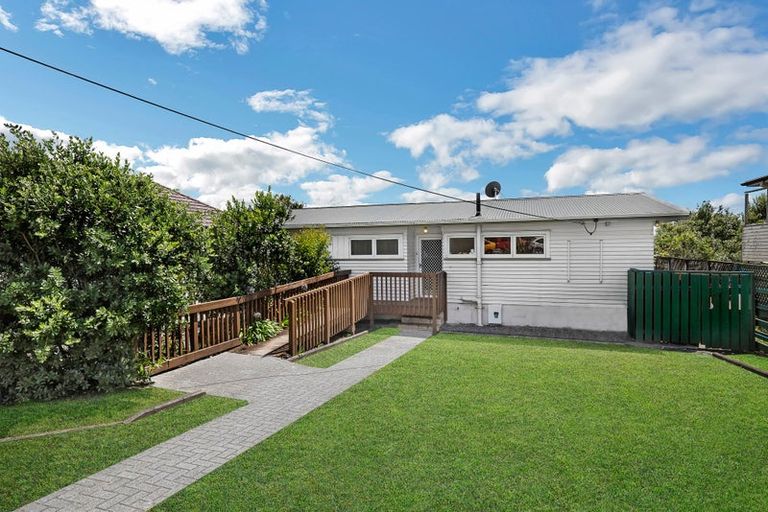 Photo of property in 1/261 Don Buck Road, Massey, Auckland, 0614