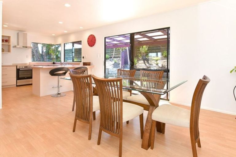 Photo of property in 20 John Road, Stanmore Bay, Whangaparaoa, 0932