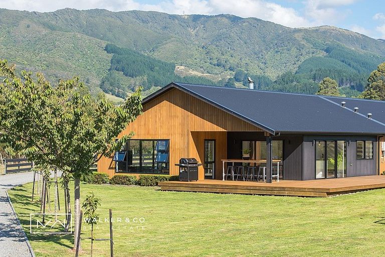 Photo of property in 47 Mount Marua Drive, Maymorn, Upper Hutt, 5018