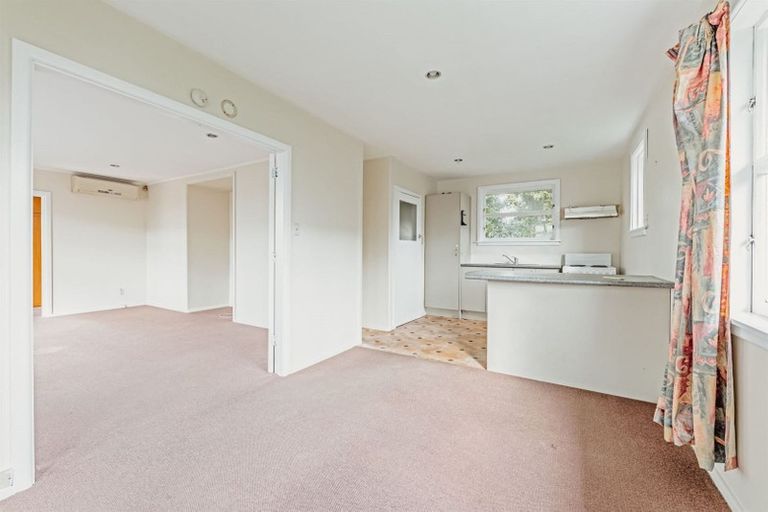 Photo of property in 135 Avonhead Road, Avonhead, Christchurch, 8042