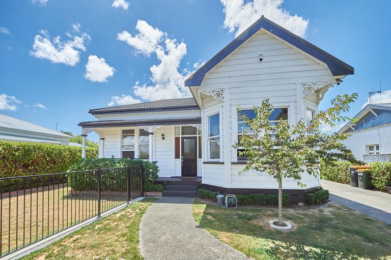 Photo of property in 11 Limbrick Street, Terrace End, Palmerston North, 4410