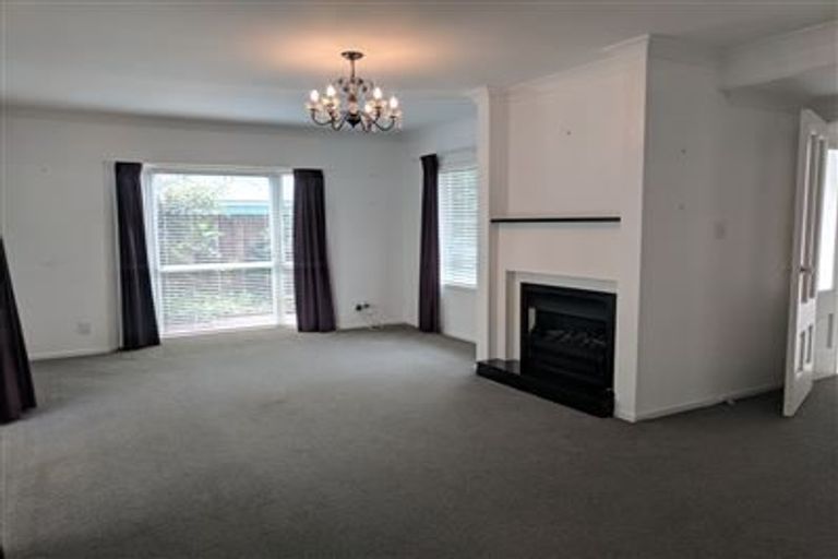 Photo of property in 1/52 Milford Road, Milford, Auckland, 0620