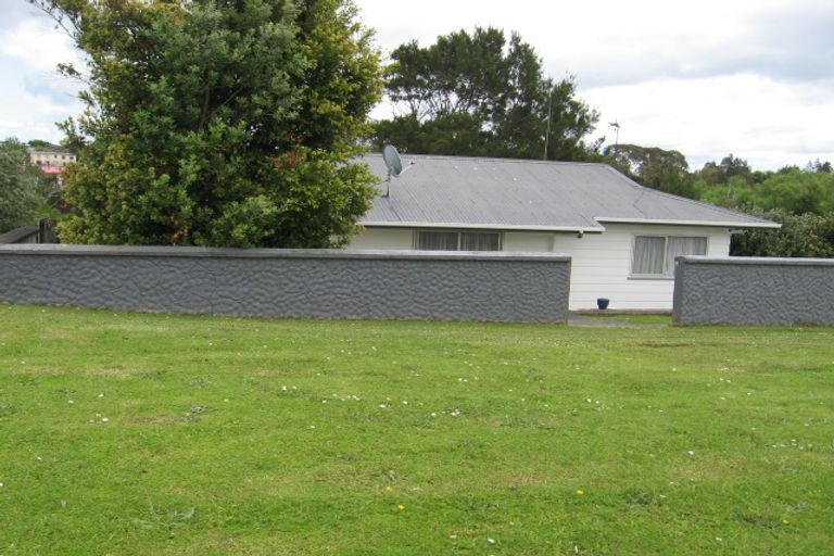 Photo of property in 52 Peverill Crescent, Papatoetoe, Auckland, 2025