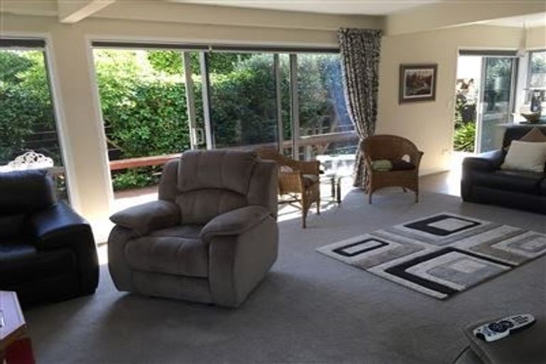 Photo of property in 25d Saltburn Road, Milford, Auckland, 0620