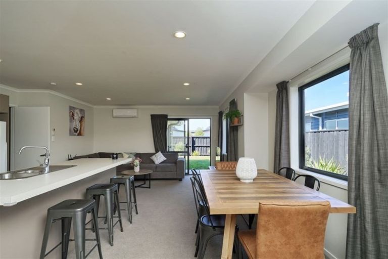 Photo of property in 52 Shillingford Boulevard, Rolleston, 7615