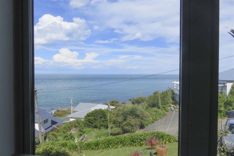 Photo of property in 86 Marine Parade, Bluff, 9814