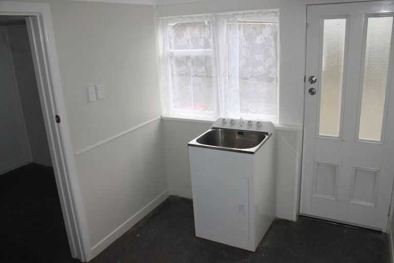 Photo of property in 19a Newington Road, Henderson, Auckland, 0612