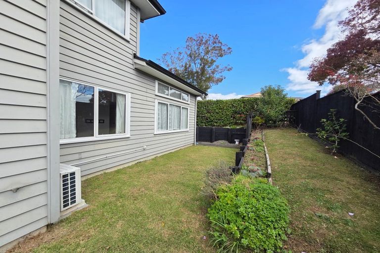 Photo of property in 6b Marina View Drive, West Harbour, Auckland, 0618