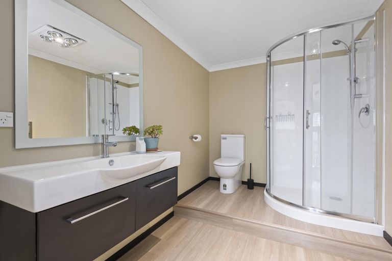 Photo of property in 40 Ruapehu Drive, Fitzherbert, Palmerston North, 4410