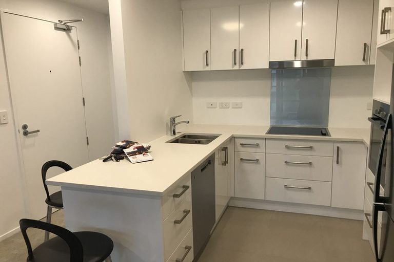 Photo of property in Apollo Apartments, 201/46 Rosedale Road, Rosedale, Auckland, 0632