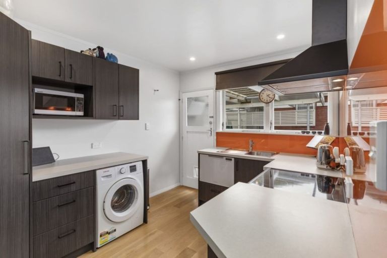 Photo of property in 1/15 Lane Street, Wallaceville, Upper Hutt, 5018