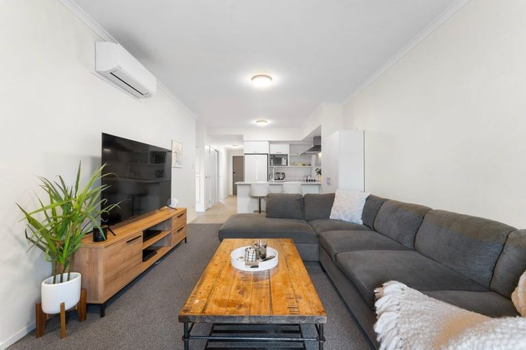 Photo of property in 25 Manarini Road, Westgate, Auckland, 0614