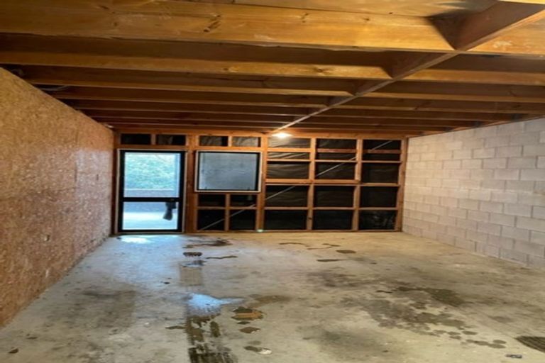 Photo of property in 1/2 Monde Place, Clover Park, Auckland, 2019