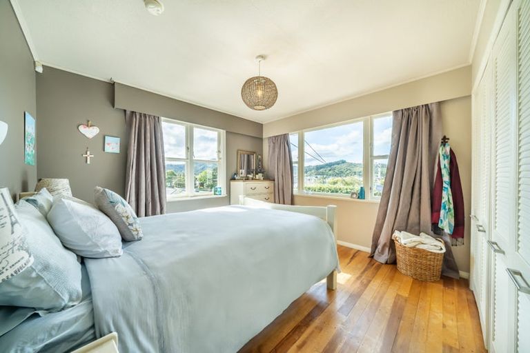 Photo of property in 121 Wainuiomata Road, Wainuiomata, Lower Hutt, 5014