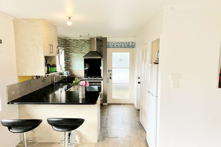 Photo of property in 42a Trentham Road, Papakura, 2110