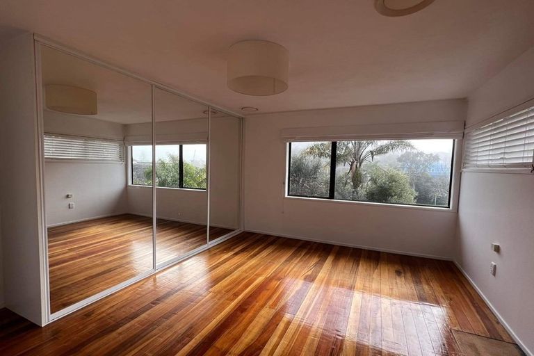 Photo of property in 1/28 Sandown Road, Rothesay Bay, Auckland, 0630