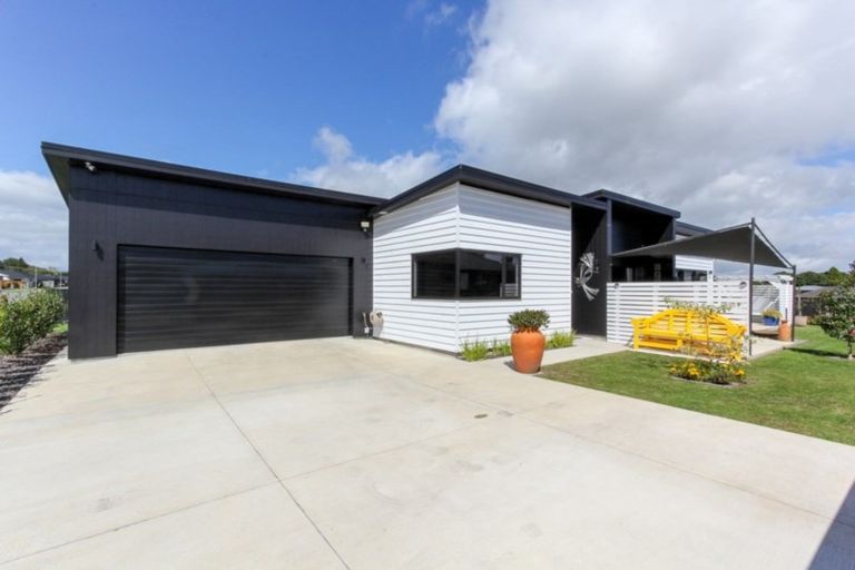 Photo of property in 23 Dreaver Drive, Waitara, 4320