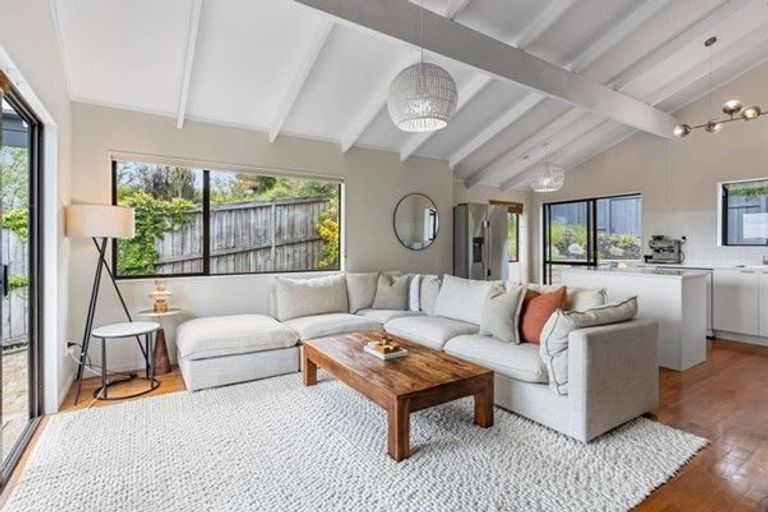 Photo of property in 2/4 Catrina Avenue, Birkenhead, Auckland, 0626