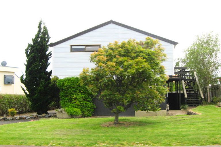 Photo of property in 124 Pacific Parade, Army Bay, Whangaparaoa, 0930