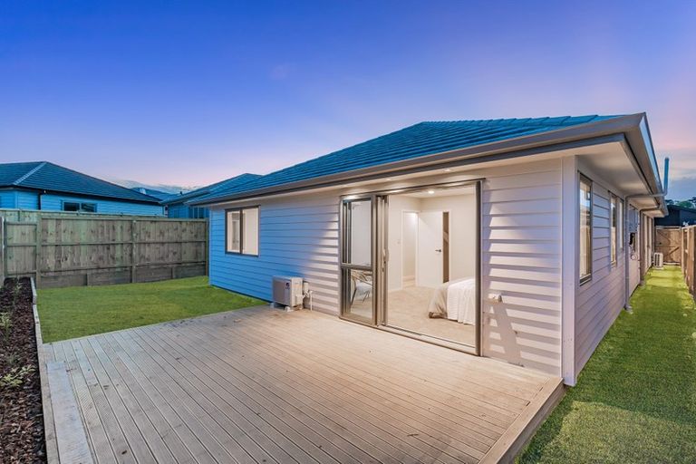 Photo of property in 17 Konoba Avenue, Kumeu, 0810