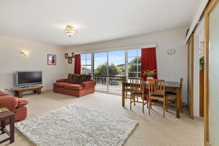 Photo of property in 13 Colonial Grove, Tawa, Wellington, 5028