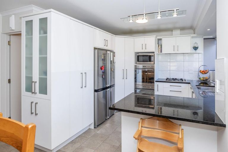 Photo of property in 23 Waiwherowhero Drive, St Andrews, Hamilton, 3200