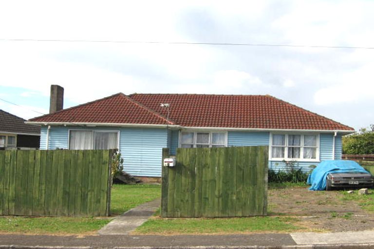 Photo of property in 3 Glen Marine Parade, Glendene, Auckland, 0602