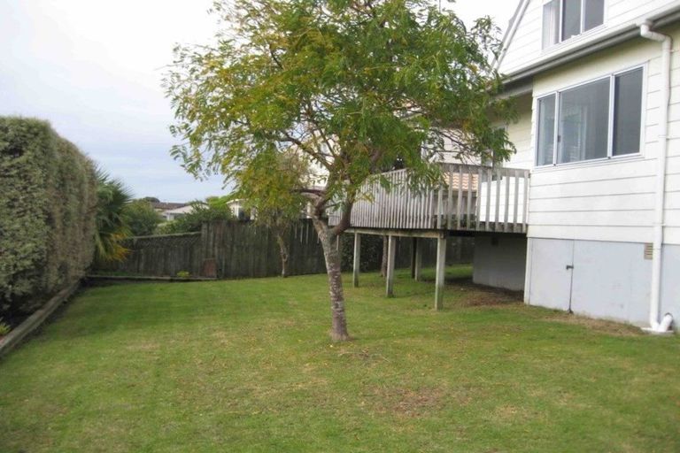 Photo of property in 1a Garadice Road, Rothesay Bay, Auckland, 0630