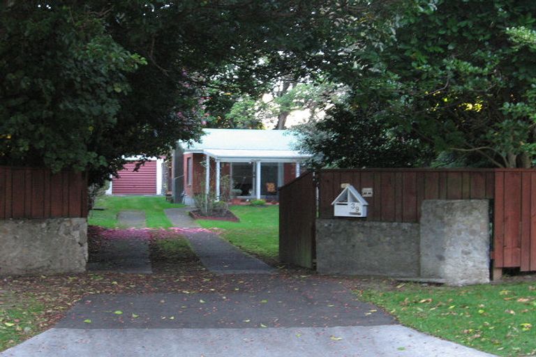 Photo of property in 39 Karu Crescent, Waikanae, 5036