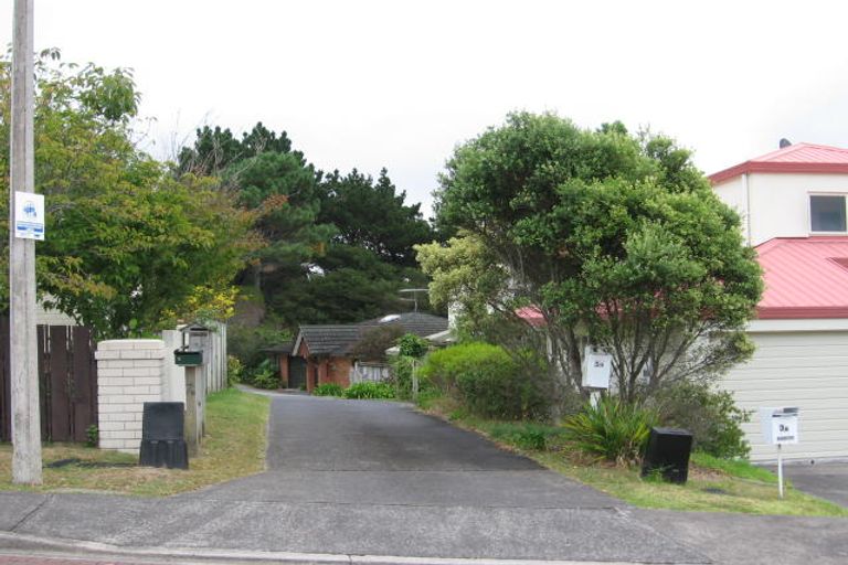 Photo of property in 1/3 Mandica Place, Sunnynook, Auckland, 0632