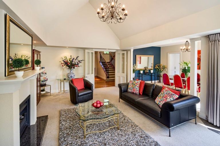 Photo of property in 15 Hautana Square, Woburn, Lower Hutt, 5010