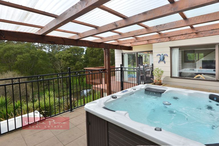 Photo of property in 307 Whananaki North Road, Opuawhanga, Hikurangi, 0181