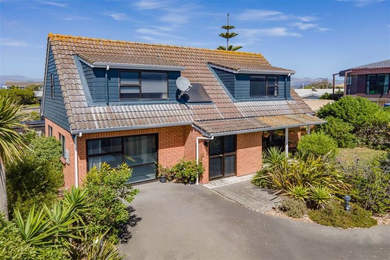 Photo of property in 330 Marine Parade, New Brighton, Christchurch, 8061