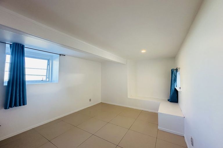 Photo of property in 21 Ludlow Terrace, Totara Vale, Auckland, 0627