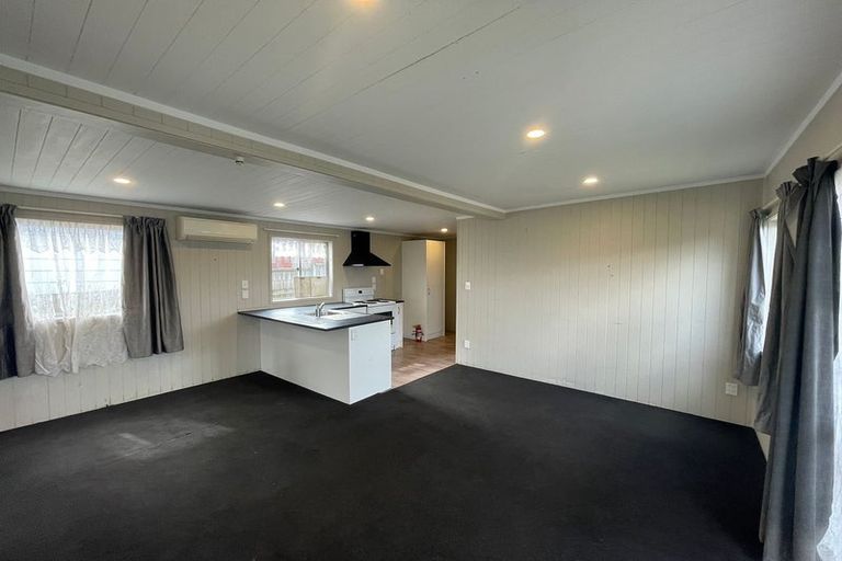 Photo of property in 2 Caserta Place, Clover Park, Auckland, 2023
