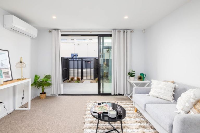 Photo of property in 4/10 New Brighton Road, Shirley, Christchurch, 8061